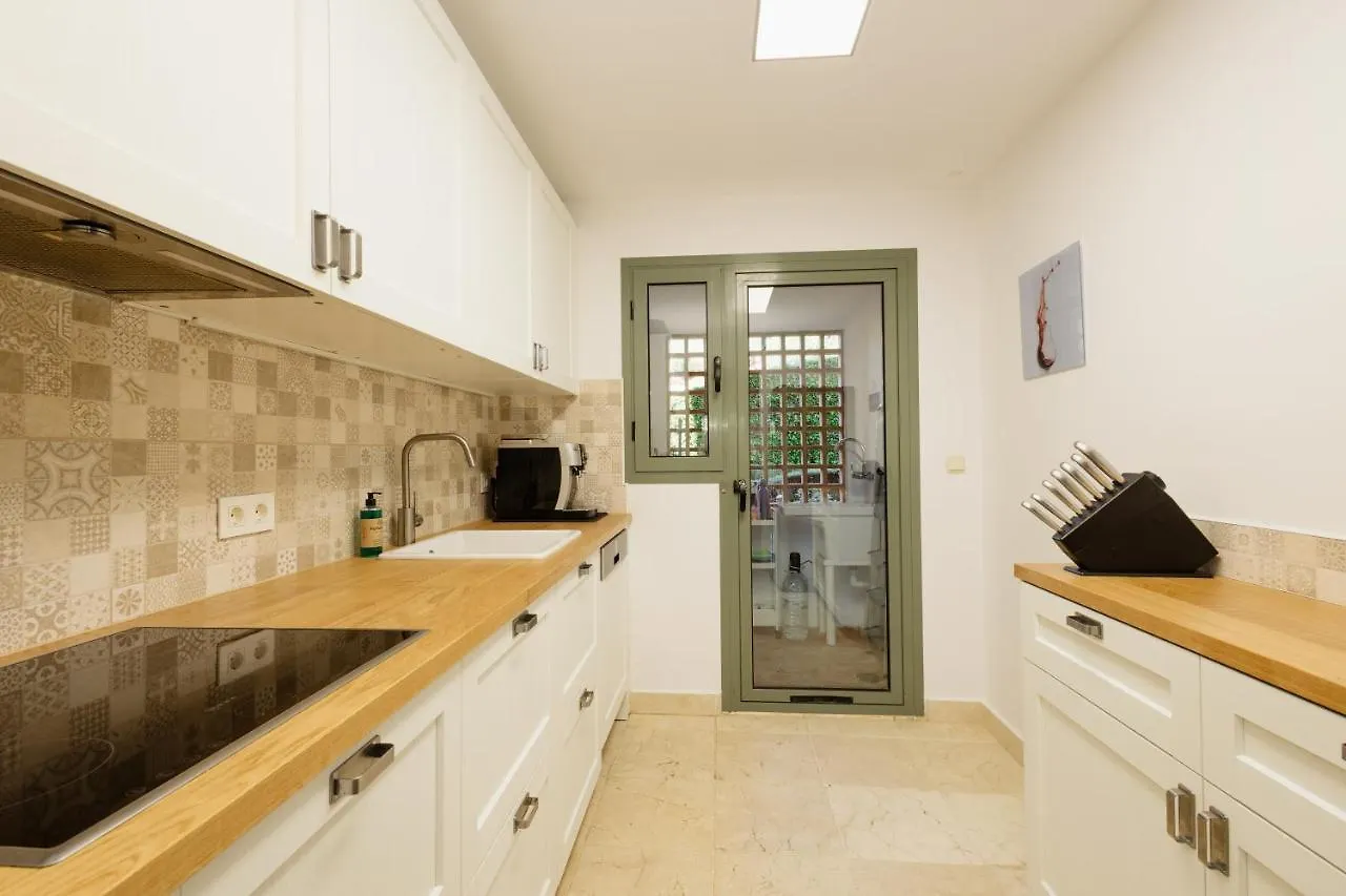 Holiday Apartment With Private Garden, Barbecue And Pool, Benahavis Estepona