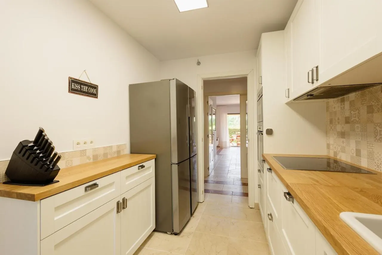 Holiday Apartment With Private Garden, Barbecue And Pool, Benahavis Estepona 0*,  Spanyolország