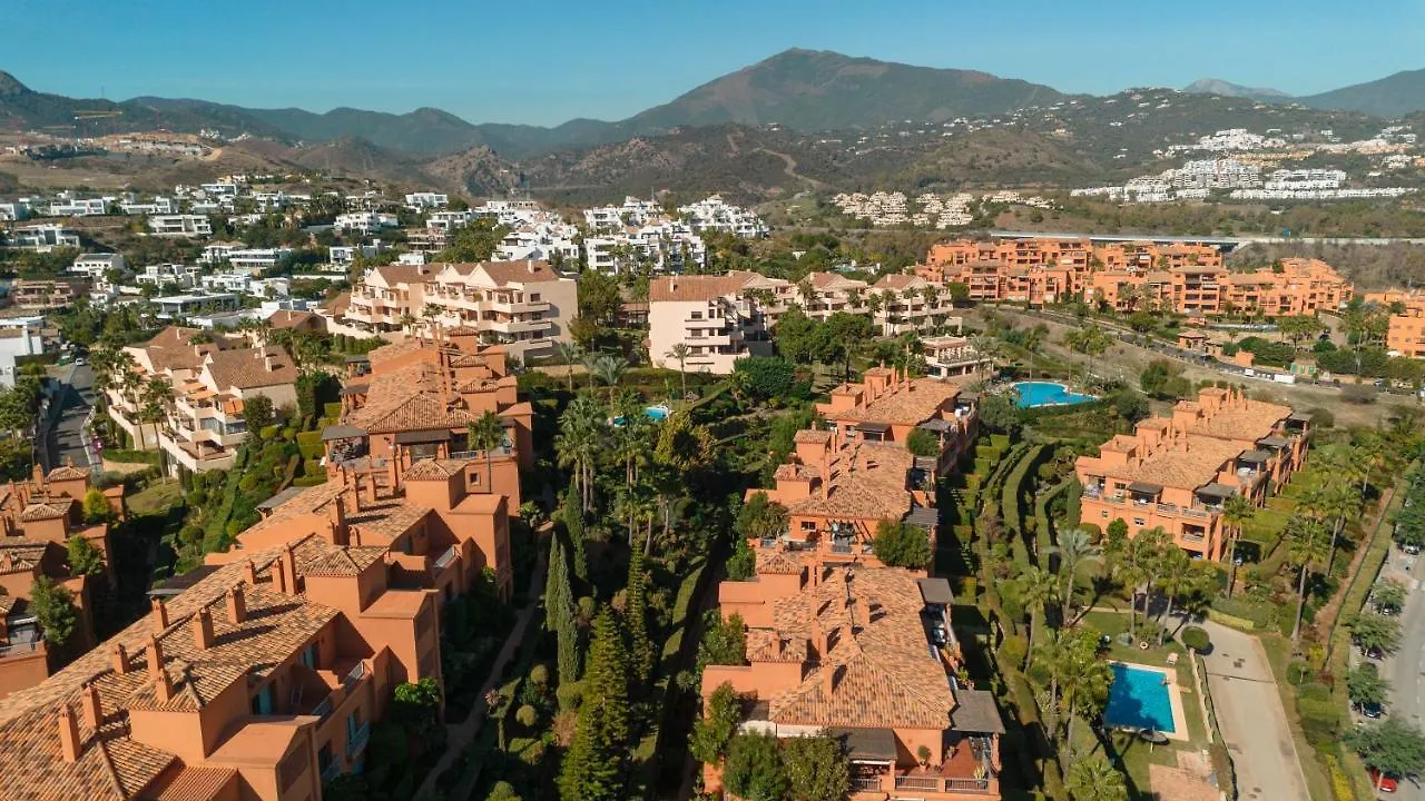 Holiday Apartment With Private Garden, Barbecue And Pool, Benahavis Estepona