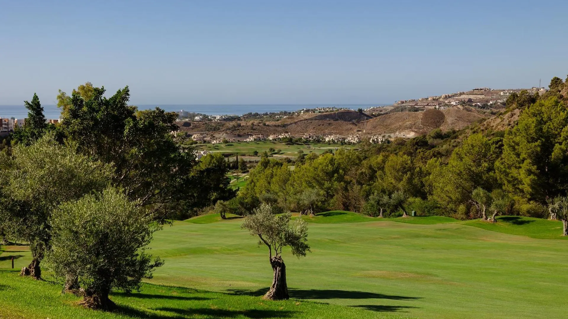 Holiday Apartment With Private Garden, Barbecue And Pool, Benahavis Estepona